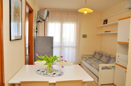 Foto 4 - Peaceful Seaside Flat With Swimming Pool in Bibione