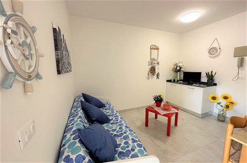 Photo 7 - Charming Studio Apartment a few Steps From the Beach