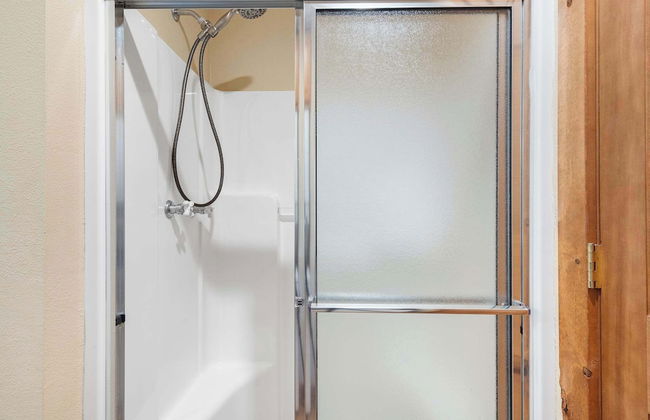 Milby Hideaway - On-site Amenities - Photo 13