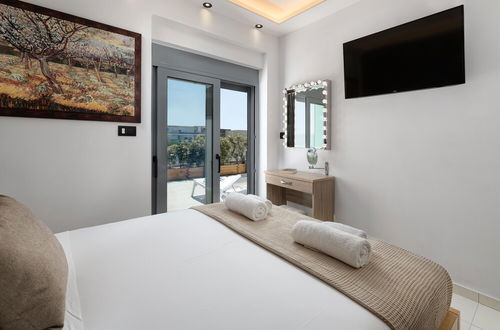 Photo 10 - Rhodes Skyline Suite With out Door Jacuzzi Sea View A2