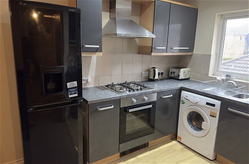 Photo 19 - Lovely 2 Bedroom Family Holiday Home in London