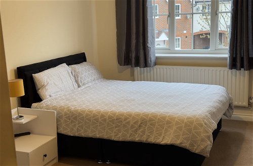 Photo 3 - Lovely 2 Bedroom Family Holiday Home in London