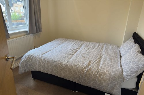 Photo 6 - Lovely 2 Bedroom Family Holiday Home in London