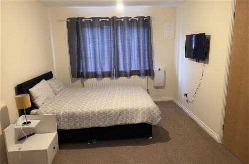 Photo 12 - Lovely 2 Bedroom Family Holiday Home in London