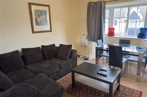 Photo 27 - Lovely 2 Bedroom Family Holiday Home in London