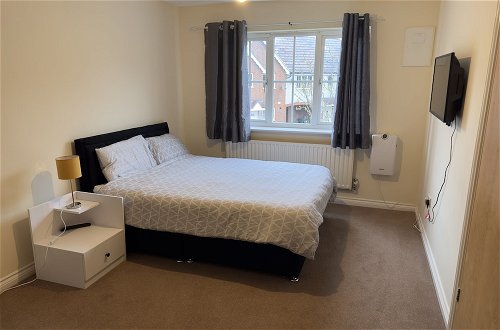 Photo 5 - Lovely 2 Bedroom Family Holiday Home in London