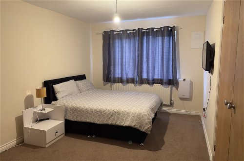 Photo 16 - Lovely 2 Bedroom Family Holiday Home in London