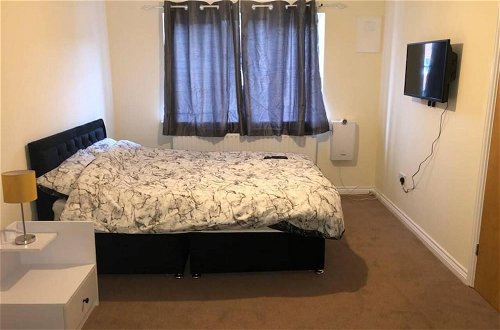 Foto 4 - Lovely 2 Bedroom Family Holiday Home in London
