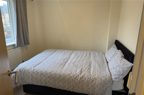 Photo 17 - Lovely 2 Bedroom Family Holiday Home in London