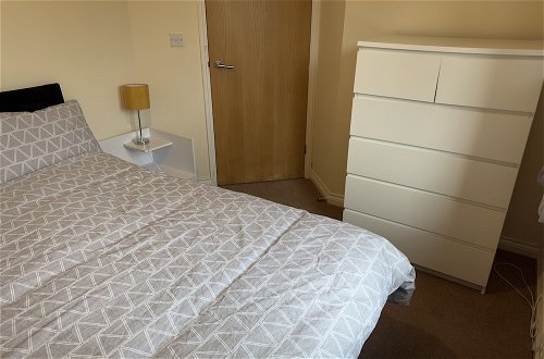 Photo 18 - Lovely 2 Bedroom Family Holiday Home in London