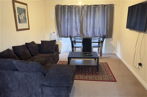 Photo 25 - Lovely 2 Bedroom Family Holiday Home in London