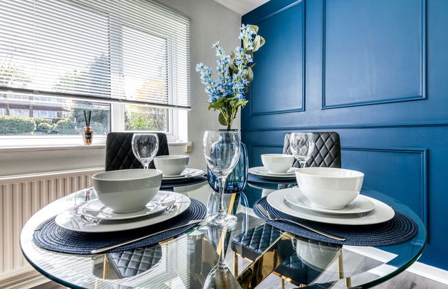 Contemporary 4 Bedroom Detached House With Parking and City Links - Foto 17