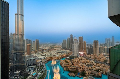 Foto 4 - Ultra Chic High-floor Apt w Direct Burj Khalifa Fountains Views