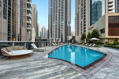 Foto 29 - Ultra Chic High-floor Apt w Direct Burj Khalifa Fountains Views