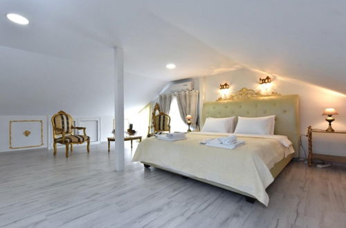 Photo 15 - Royal Apartment by Travel Pro Services - Nea M