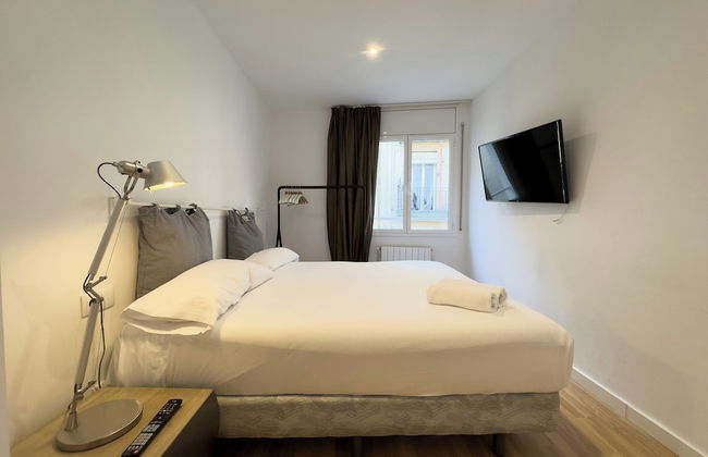 AinB Barcelona Sants Apartments - Photo 28