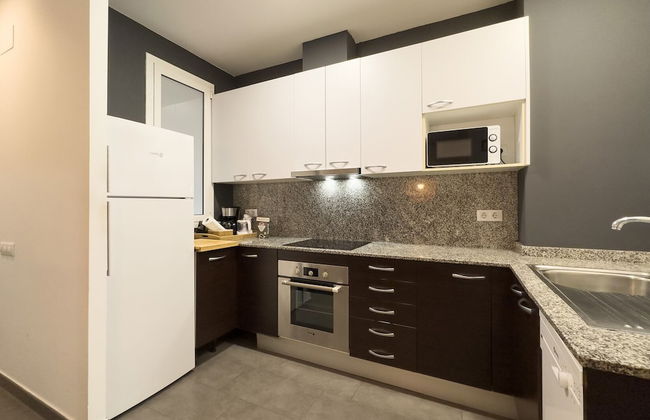 AinB Barcelona Sants Apartments - Photo 59