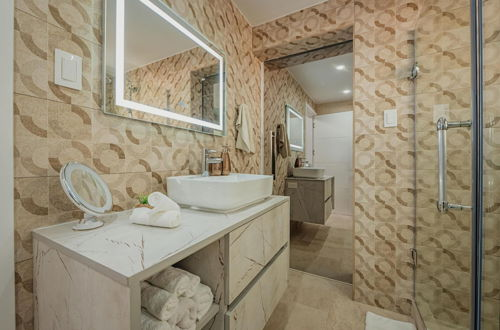 Foto 41 - Villa de Leon Suitable for 14 Persons 5 Bedrooms 5 Bathrooms