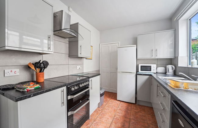 4 Bed Homely Retreat - Wolverhampton - Foto 7