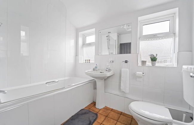 4 Bed Homely Retreat - Wolverhampton - Foto 8