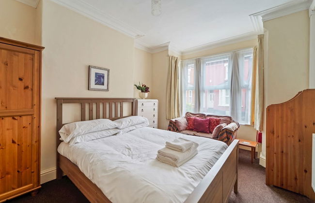 4 Bed Homely Retreat - Wolverhampton - Foto 3
