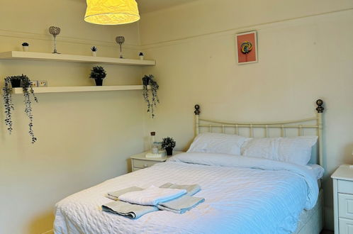 Photo 2 - Immaculate 3-bed Apartment in London