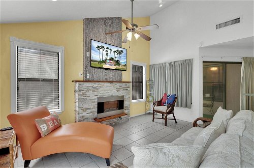 Photo 10 - Cozy, Single Story Townhome With Backyard & Grill
