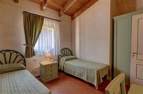 Foto 5 - Charming Sea Villas Es Sleeps 6 With Private Pool Extra bed Possible