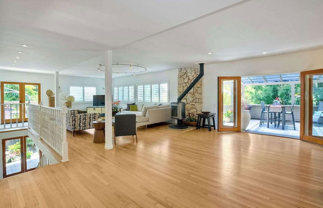 Serene Coastal Home Sleeps 8 1 Mile From Beach! - Foto 11
