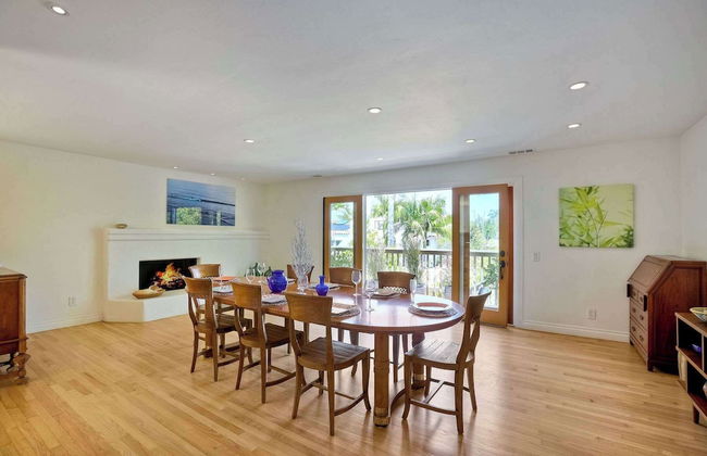 Serene Coastal Home Sleeps 8 1 Mile From Beach! - Foto 26