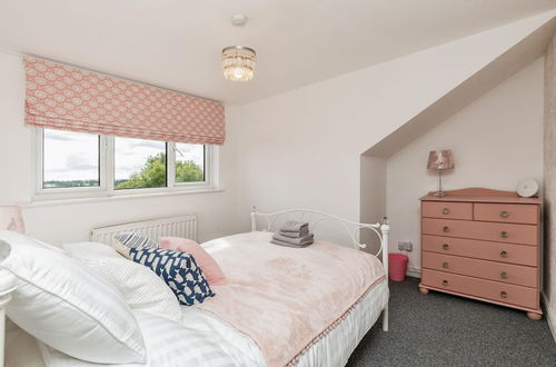 Photo 15 - Spacious 6-bed Family Retreat Bristol