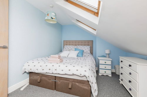 Photo 4 - Spacious 6-bed Family Retreat Bristol