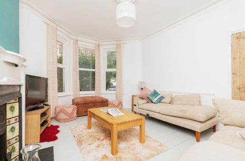 Photo 1 - Spacious 6-bed Family Retreat Bristol