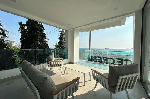 Photo 22 - STUNNING BEACHFRONT VIEW LUXURIOUS APT 2