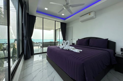 Photo 2 - STUNNING BEACHFRONT VIEW LUXURIOUS APT 2