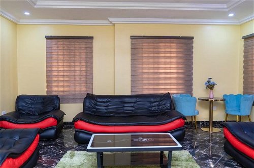 Photo 8 - Impeccable 2-bed Apartment in Accra