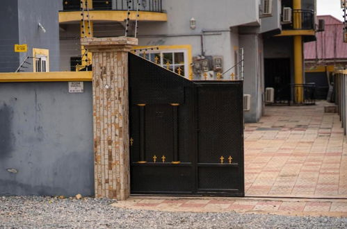 Photo 13 - Impeccable 2-bed Apartment in Accra