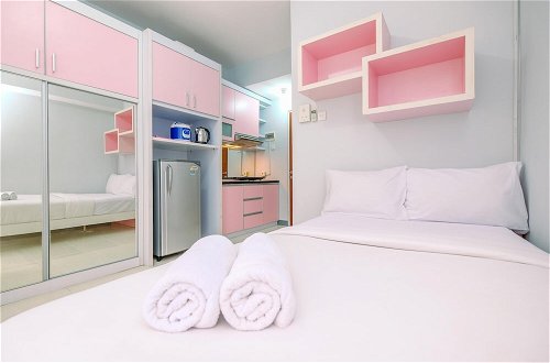 Photo 4 - Homey And Cozy Studio Room Taman Melati Margonda Apartment