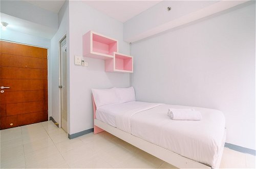 Photo 3 - Homey And Cozy Studio Room Taman Melati Margonda Apartment