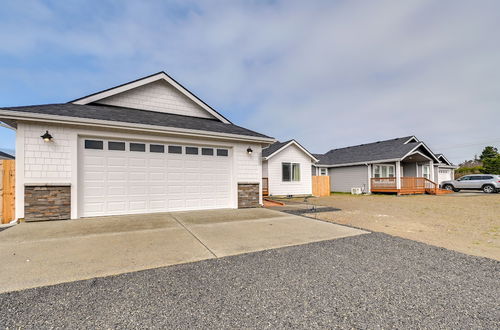 Photo 13 - Ocean Shores Home w/ Game Room - Walk to Beaches