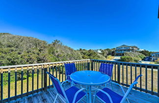 Photo 3 - 'east of the Sun' Beachside Apartment w/ Deck