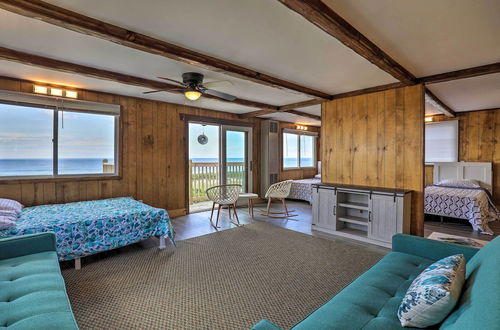 Photo 21 - Charming Oceanfront Home on Salisbury Beach