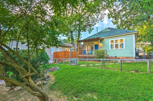 Foto 14 - Colorful Cottage w/ Deck ~ 5 Mi to Downtown