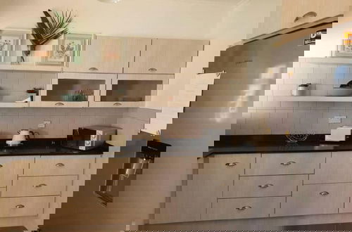 Foto 5 - Immaculate 3 Bedroomed Guesthouse in Ilanda - 2041