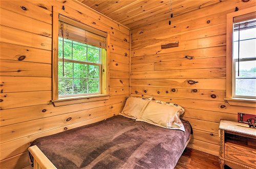 Photo 11 - Charming Blakely Cabin w/ Porch & Valley Views