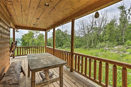 Photo 12 - Charming Blakely Cabin w/ Porch & Valley Views