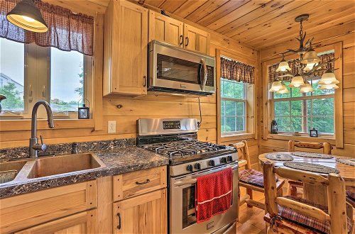 Photo 3 - Charming Blakely Cabin w/ Porch & Valley Views