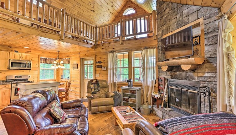 Foto 1 - Charming Blakely Cabin w/ Porch & Valley Views