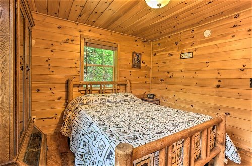 Photo 7 - Charming Blakely Cabin w/ Porch & Valley Views