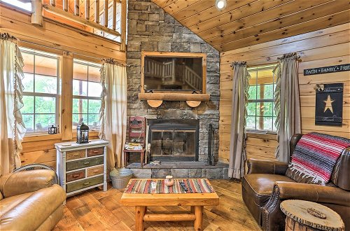 Photo 10 - Charming Blakely Cabin w/ Porch & Valley Views